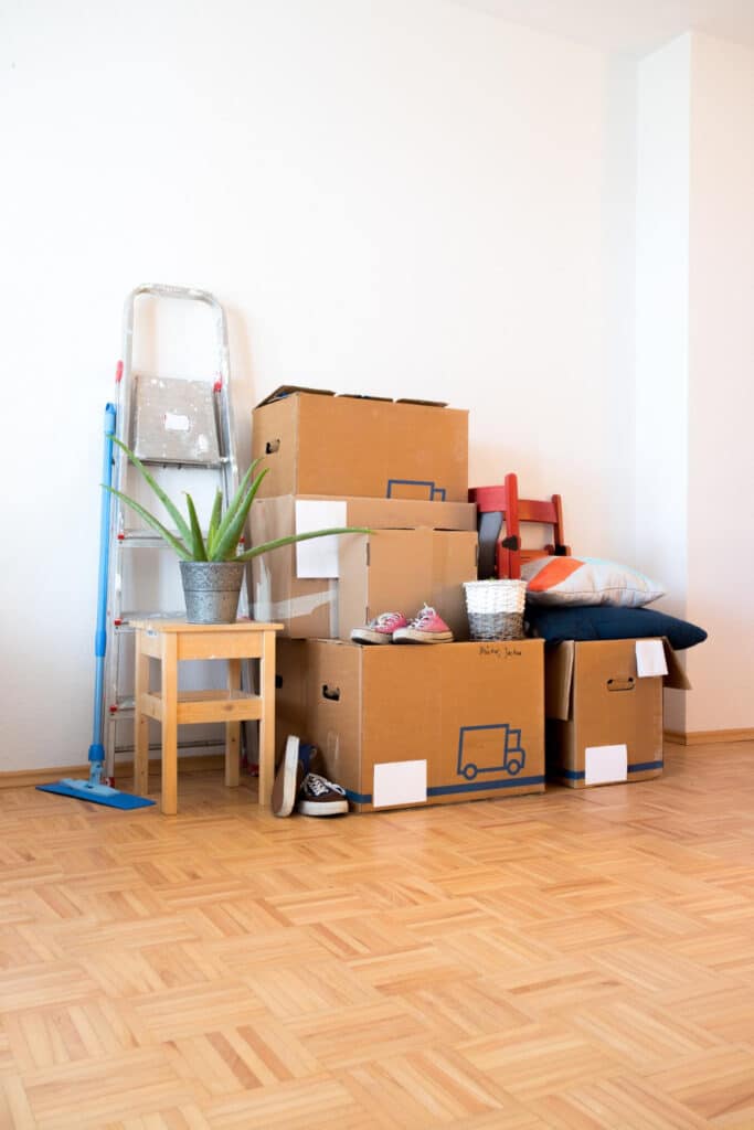 move-in & move-out cleaning service after packaging boxes